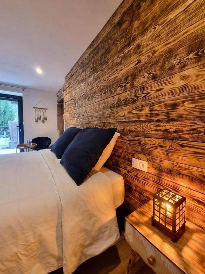 Queen Room with Garden View in Saint-Chamond, Parc Naturel Régional du Pilat