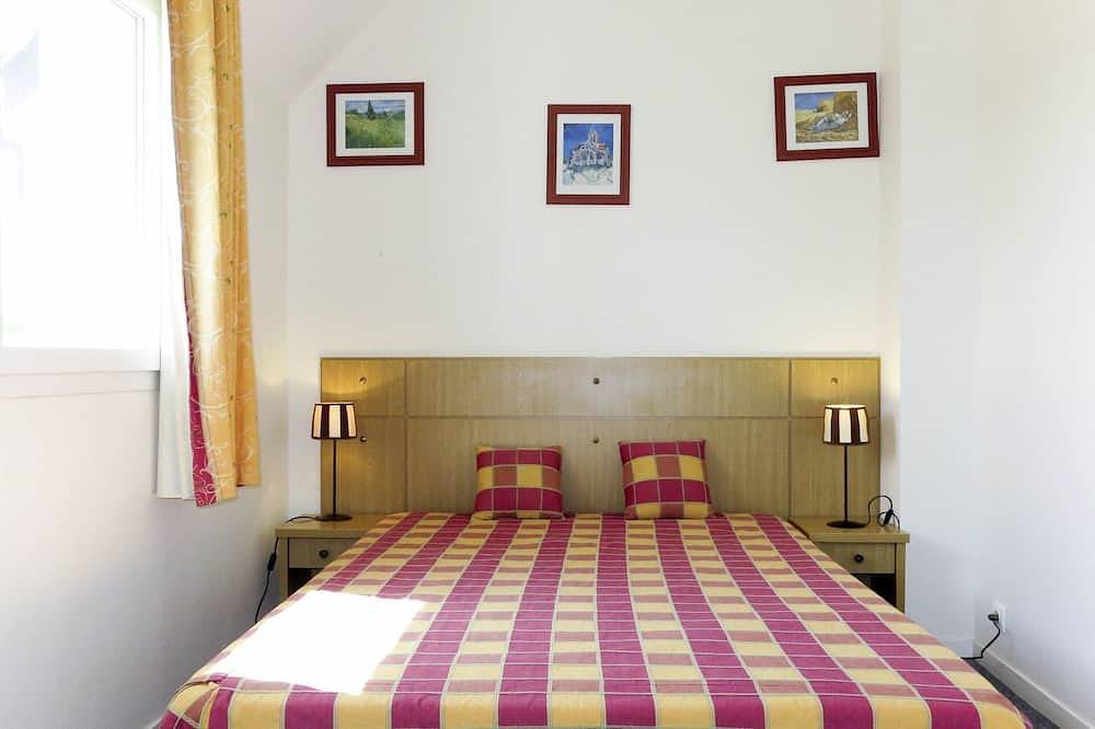 Nice apartment in villa for 8 people with Wifi, pool, Tv, terrace and pets allowed in Azay-le-Rideau, Loire Valley