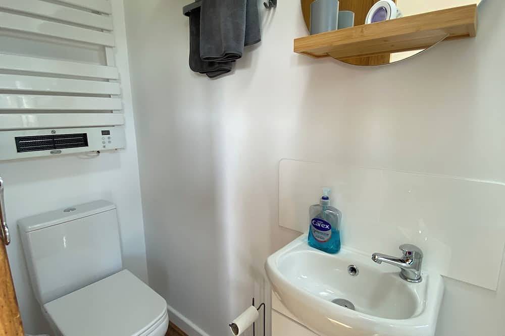 Dog Friendly Holiday Chalet close to the Beach Bar & Restaurant on-site in Mablethorpe, Lincolnshire