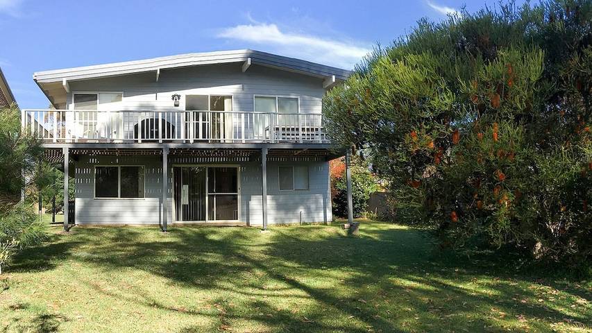 Holiday home for 7 people, with balcony and garden in Mollymook Beach