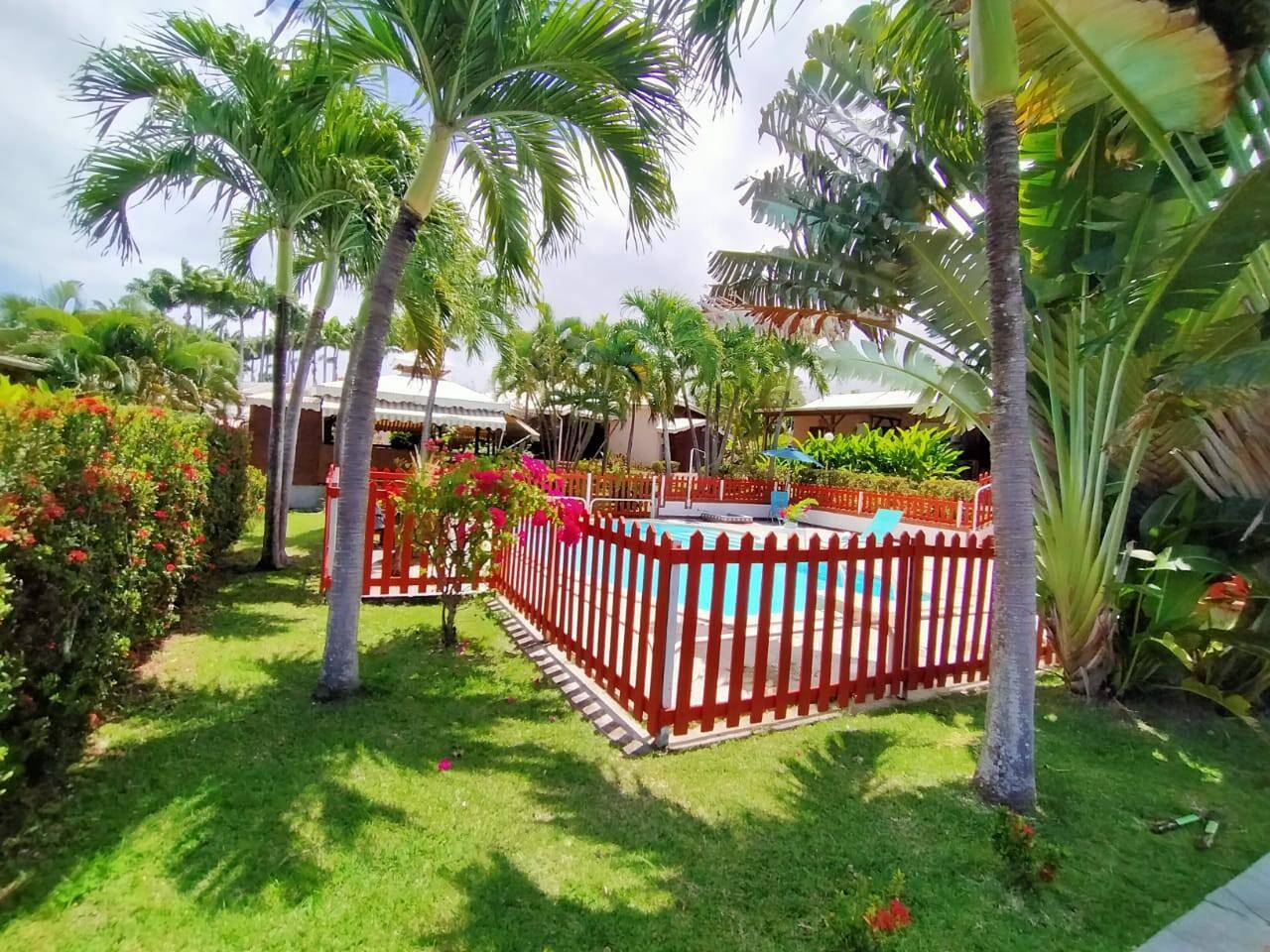 Charming Bungalow in Sainte-Rose, shared pool in Sainte-Rose, Guadeloupe (Caribbean)