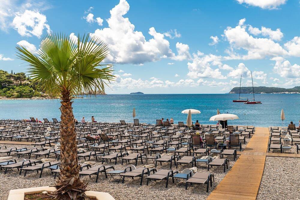 Entire apartment, >>Charming 1 Bedroom Apartment 100m From Sunset Beach, Free Parking<< in Dubrovnik, Grad Dubrovnik