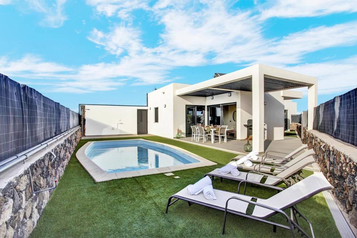Casa de vacaciones 'Villa Del Roque' con vistas a la montaña, piscina climatizada y Wi-Fi in Piedra Playa, La Oliva