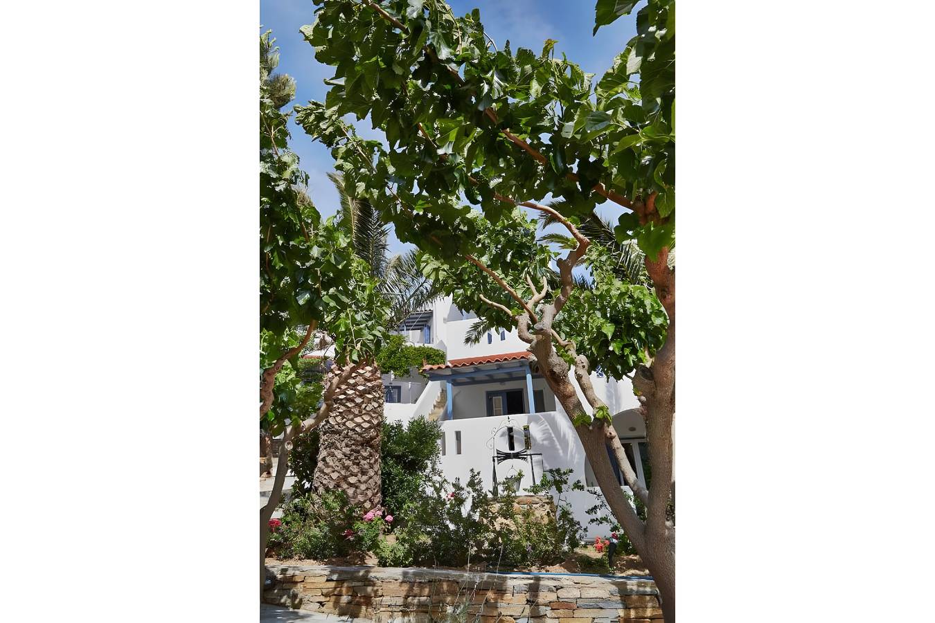 Entire studio, Studio Apartment 'Irene 4 Superior Triple 3' with Sea View, Wi-Fi and Air Conditioning in Andros