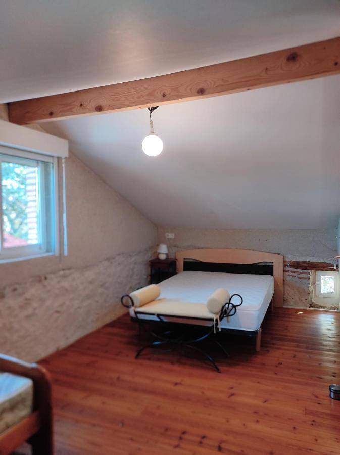 Gîte pour 2 personnes, avec Terrasse ainsi que Jardin et Vue à Passage - 2