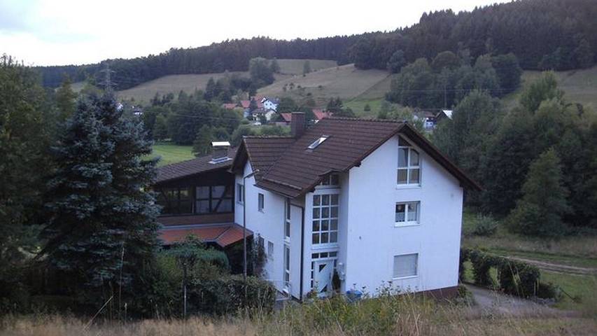 Ferienwohnung für 5 Personen, mit Terrasse und Garten sowie Ausblick in Mossautal