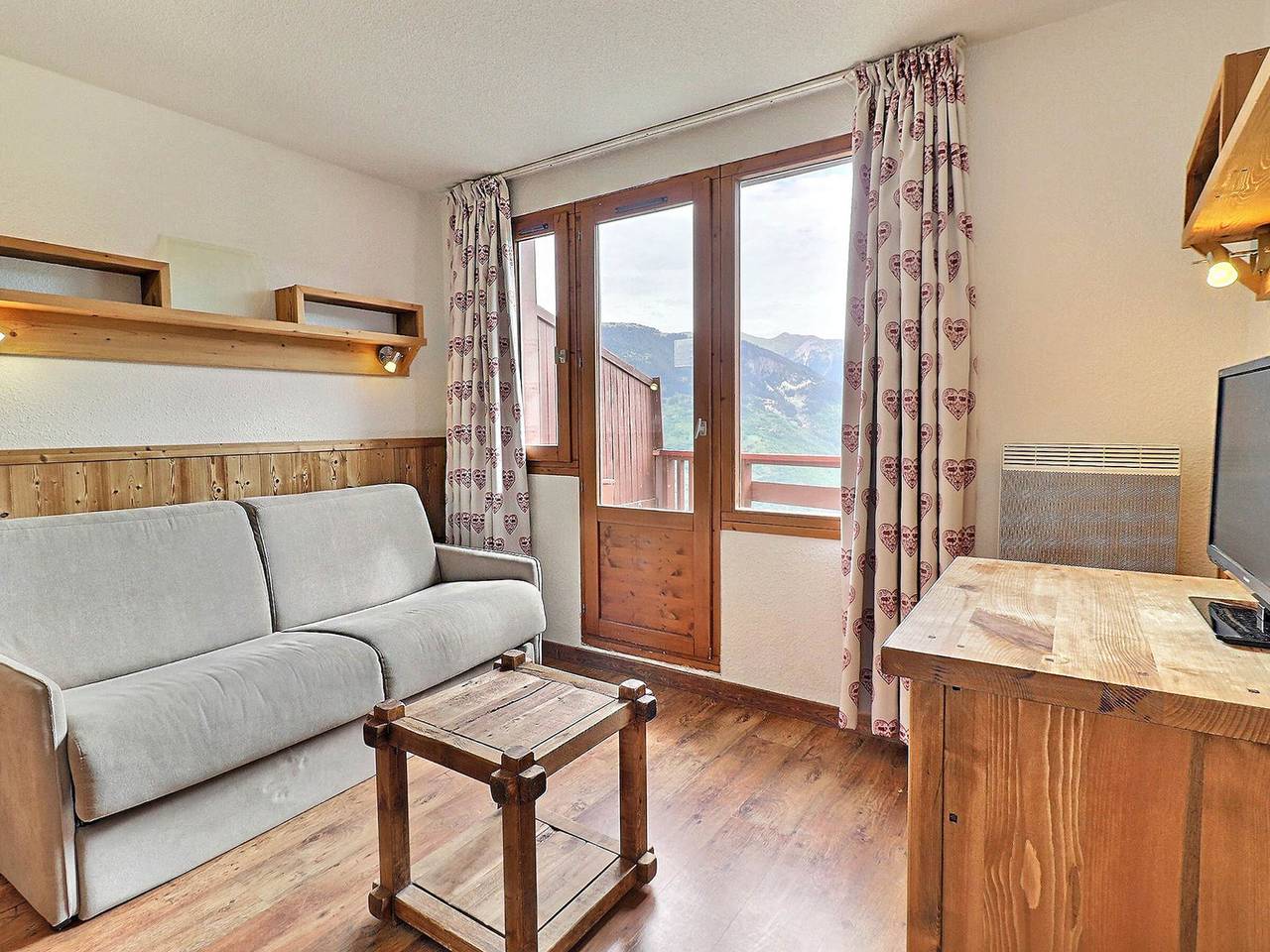 Appartement entier, Charmant 2 Pièces avec Balcon à La Tania - Résidence Skis aux Pieds in La Tania, La Perrière