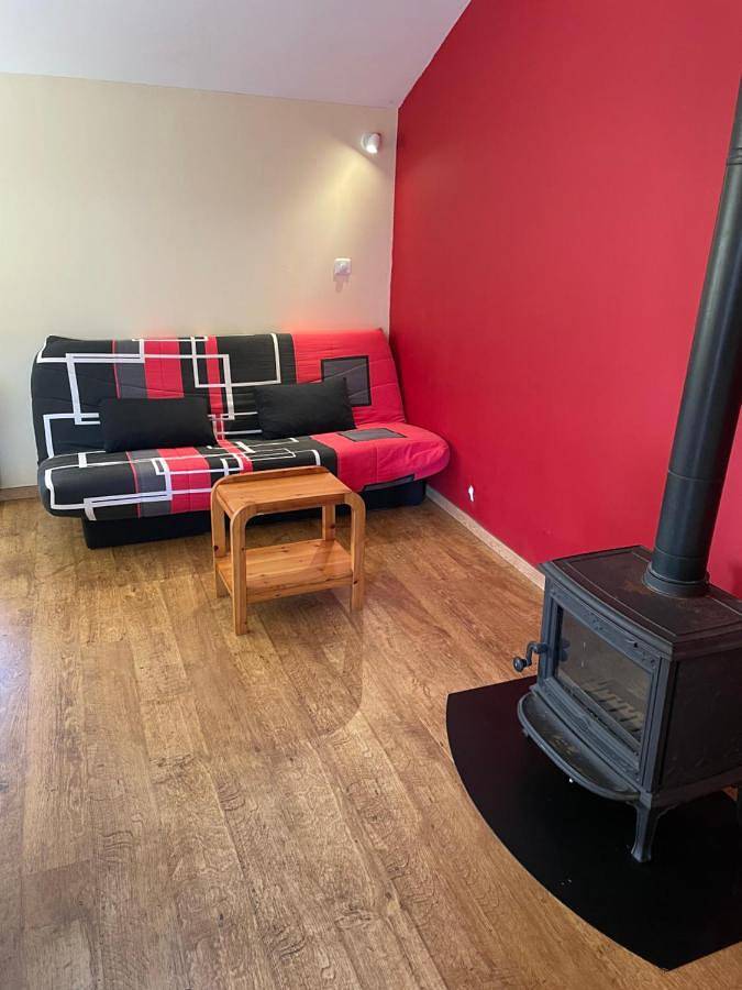 Location de vacances pour 4 personnes, avec terrasse et piscine ainsi que jardin et vue à Cenves - 3