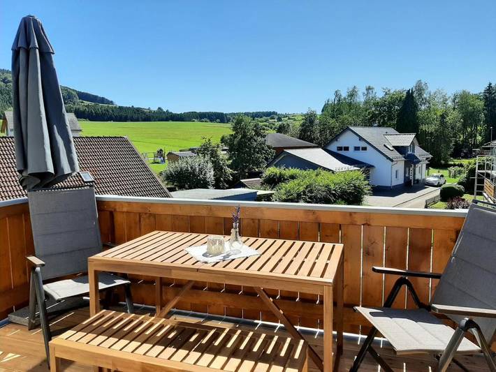 Ferienwohnung für 5 Personen, mit Balkon und Terrasse sowie Ausblick in Wallenborn