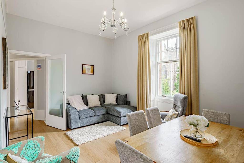 Entire apartment, Spacious City Apt - Dunfermline in Dunfermline, Fife region
