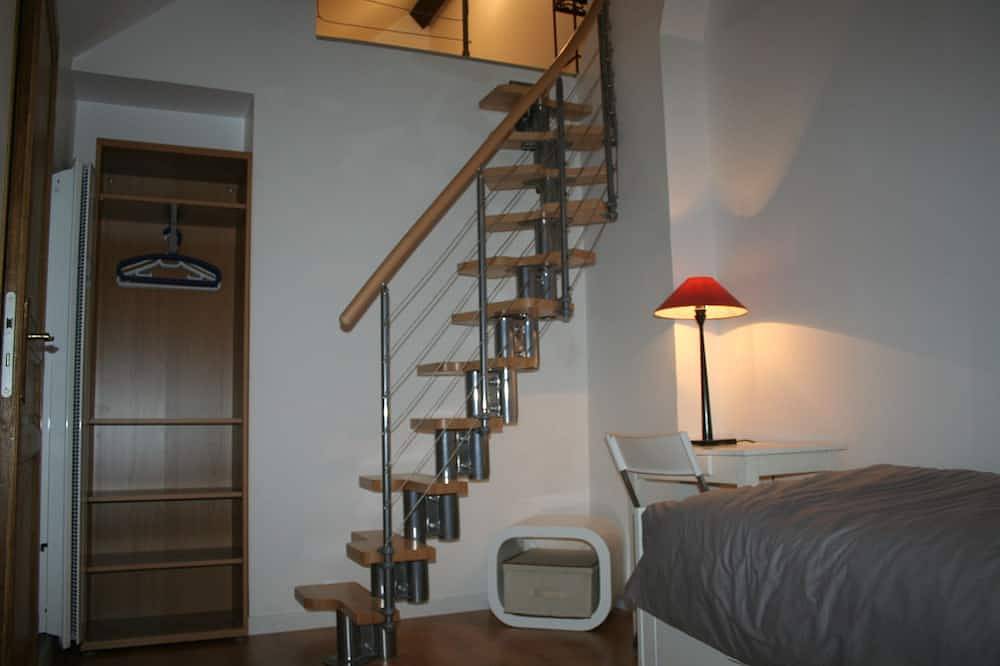 Gîte de charme 6 couchages, parc, dans village authentique proche Fontainebleau in Paley, Seine-et-Marne