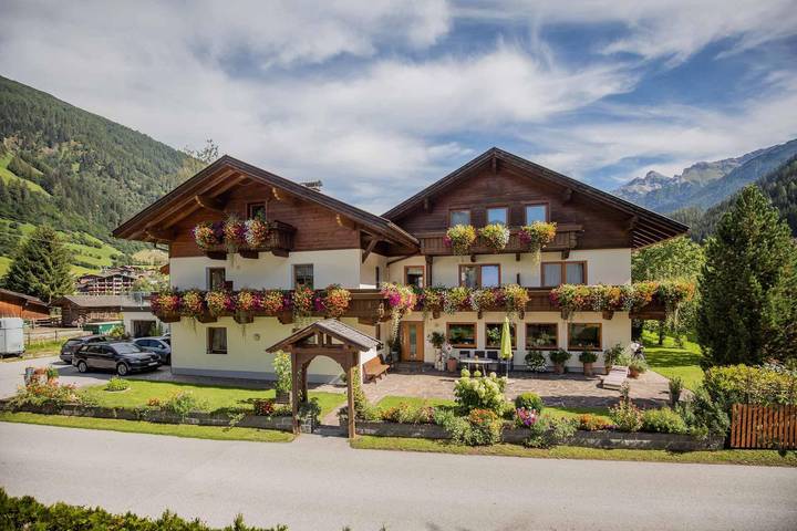 Pension für 4 Personen, mit Balkon und Terrasse sowie Garten und Sauna in Neustift im Stubaital