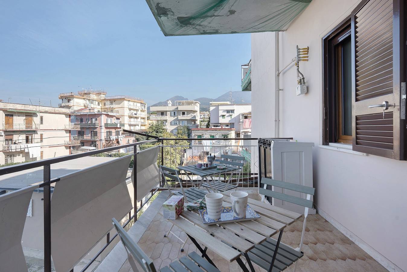 Camera 'Camera Familiare Panoramica' con vista sulle montagne, Wi-Fi e aria condizionata in Ercolano, Parco nazionale del Vesuvio