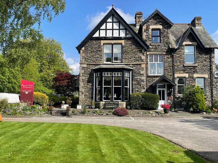 Bed and breakfast for 2 people, with Hot tub and Terrace as well as Garden and Pool in Windermere