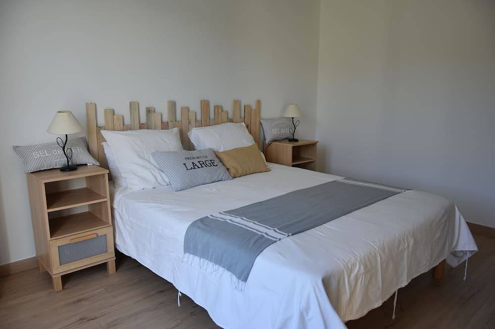 Villa 1931, air-conditioned, in a quiet location between the pool and the ocean in Le Porge, Médoc Regional Natural Park
