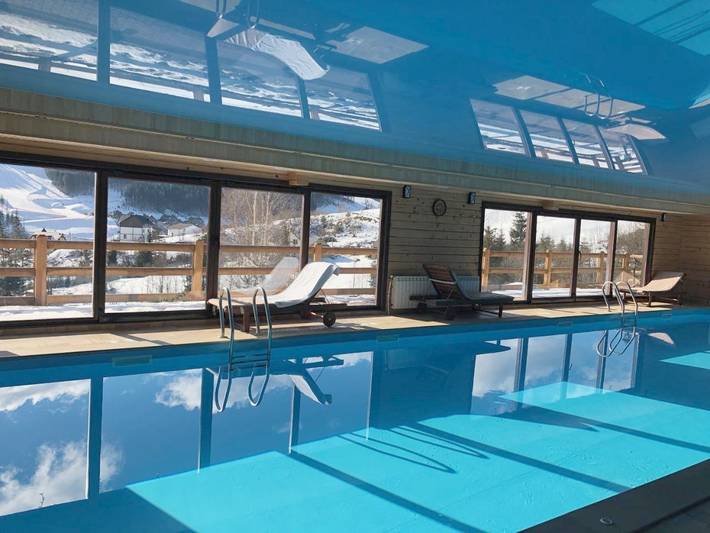 Hôtel pour 2 personnes, avec balcon ainsi que piscine et sauna