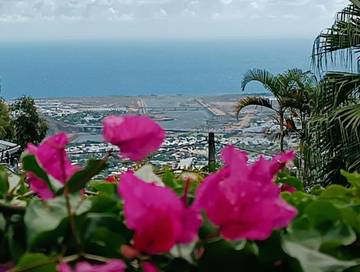 Gîte pour 2 personnes, avec vue et jardin à La Possession