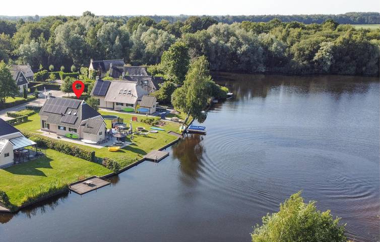 Vakantiehuis voor 12 personen, with tuin and terras as well as sauna, kindvriendelijk in Vlagtwedde