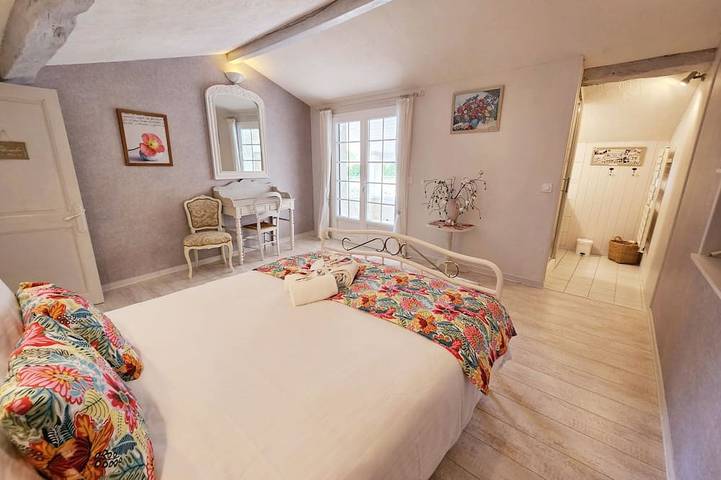 Gîte pour 10 personnes, avec jardin et terrasse à La Couronne - 3