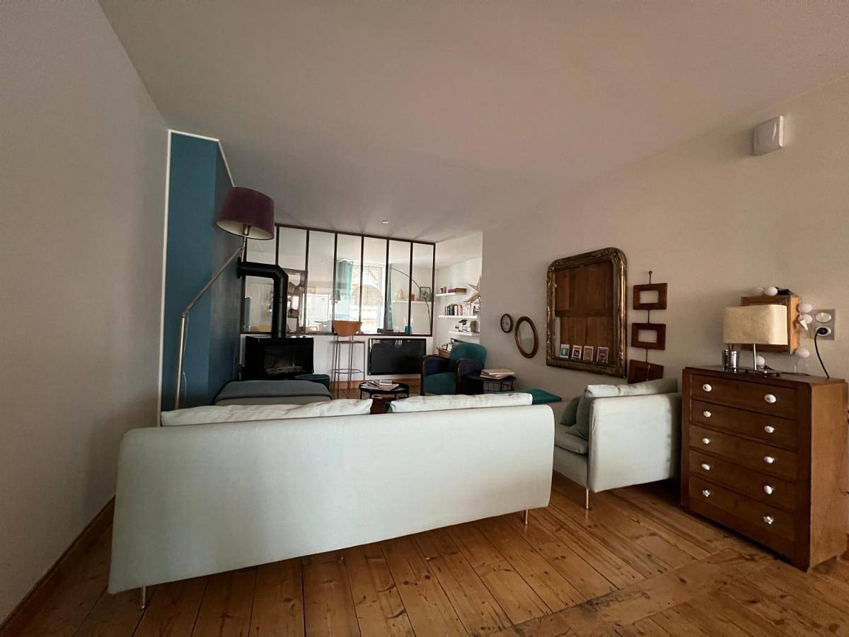 Appartement entier, Two-Bedroom Apartment in Lons-le-Saunier, Jura