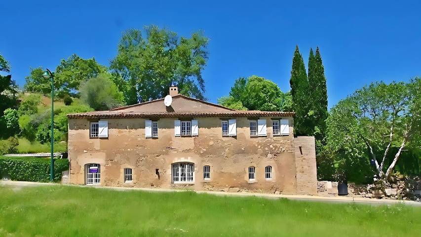 Location de vacances pour 8 personnes, avec piscine et terrasse à Flayosc