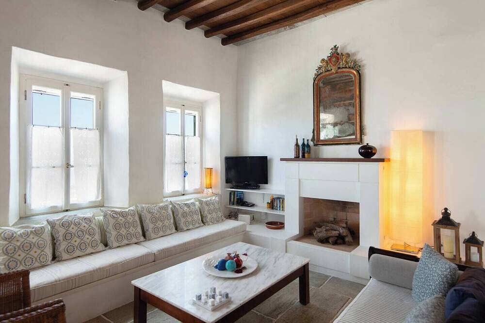 Villa Barou: Authentic traditional house; spectacular views in Sifnos, Cyclades in Apollonia, Sifnos