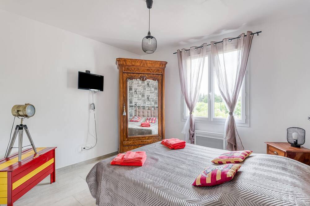Haus inmitten von Weingärten in Tresques, Nimes und Umgebung