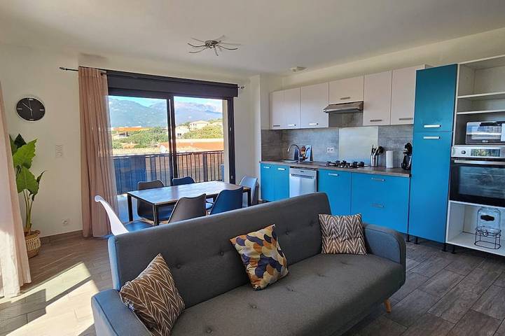 Gîte pour 6 personnes, avec balcon dans Office De Tourisme De Propriano