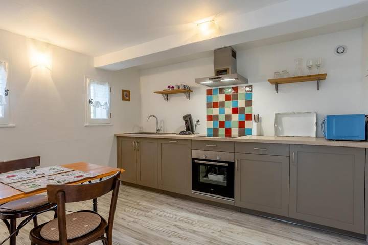 Gîte pour 2 personnes, avec vue ainsi que piscine et jardin à Faucon - 3