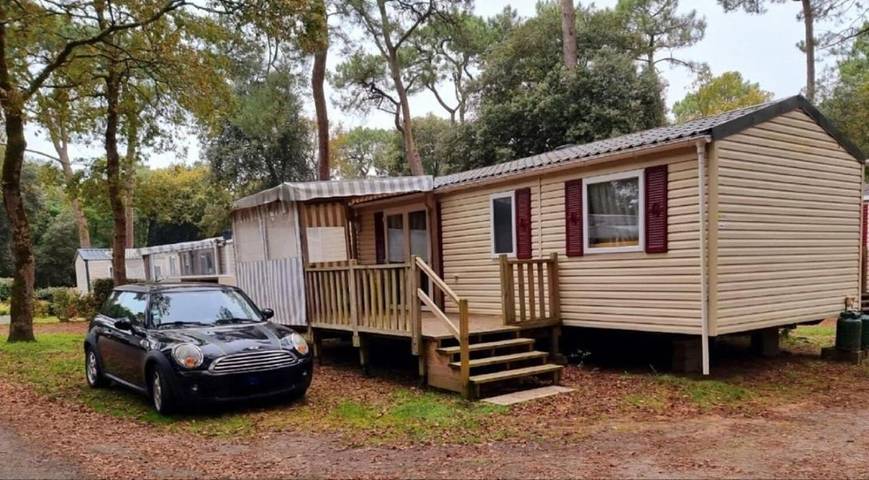 Camping pour 8 personnes, avec piscine ainsi que terrasse et vue