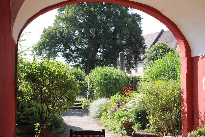 Ökonomiehof - Ferienwohnung Kapelle mit geräumigem Schlafzimmer in Lichtenfels (Bayern), Oberes Maintal - Coburger Land