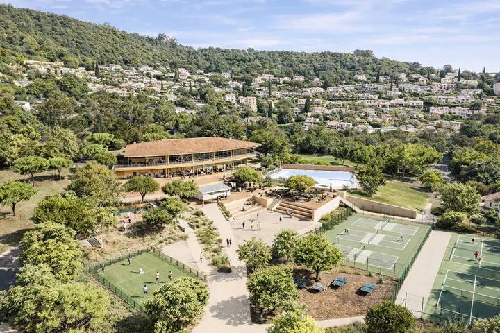 Camping pour 4 personnes, avec piscine et terrasse à La Croix-Valmer