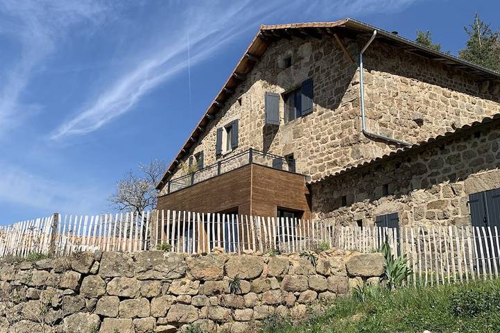 Gîte pour 15 personnes, avec jardin et terrasse à Saint-Jean-Roure