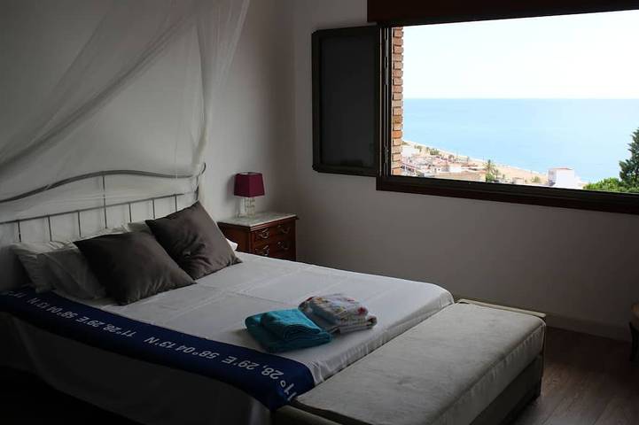 Villa Con Piscina, Cerca De La Playa, Y Fantásticas Vistas Al Mar. in Canet de Mar, Maresme