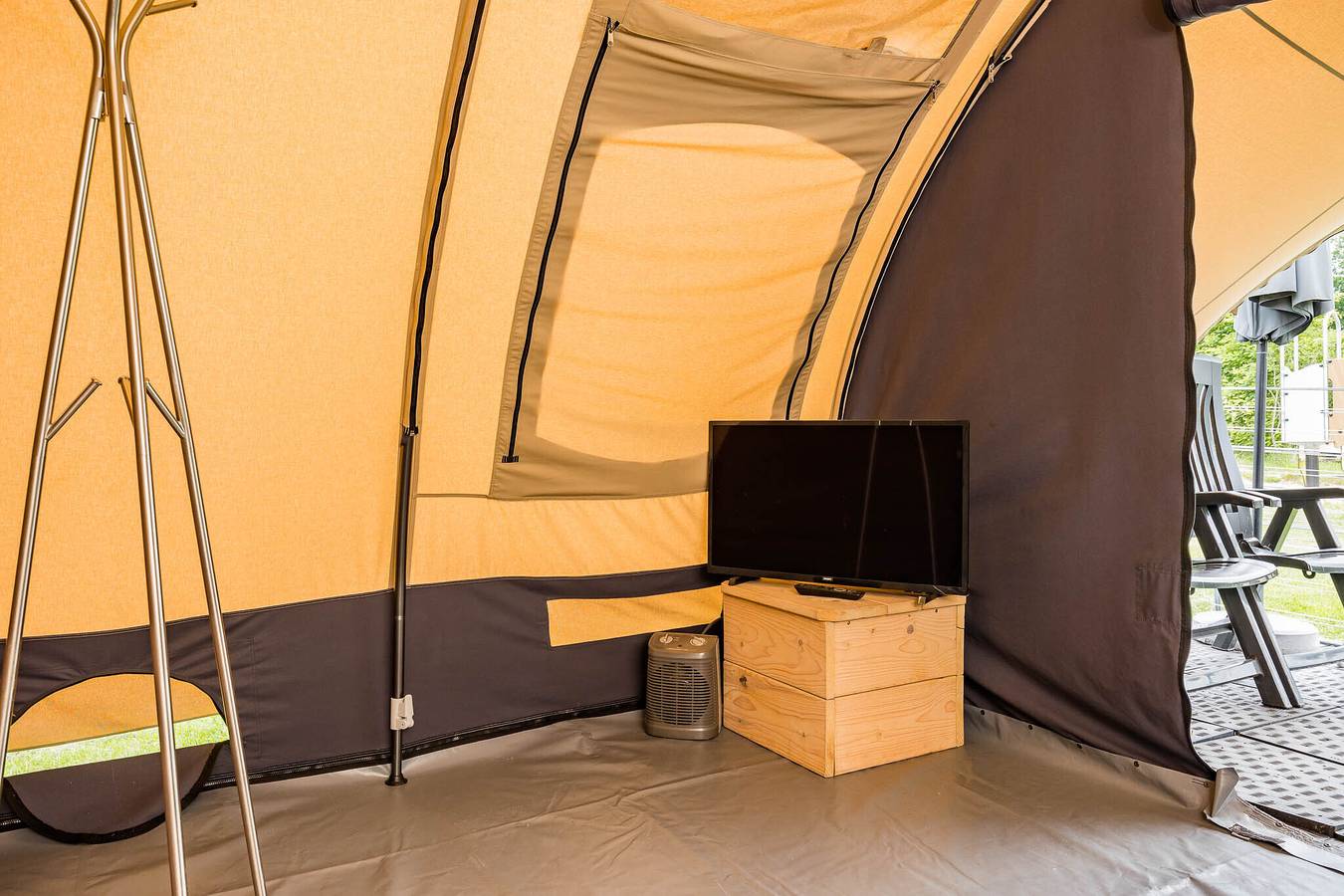 Kampeerdorp de Zandstuve — De Waard Tunneltent | 5 personen in Hardenberg, Regio Zwolle