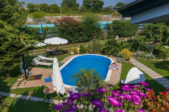 B&b per 4 persone, con Terrazza e Giardino nonché Piscina a San Giovanni Lupatoto