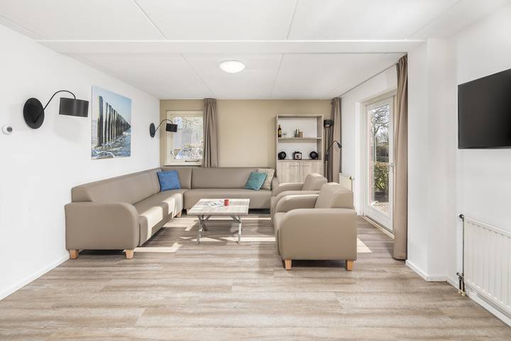 Ferienhaus für 8 Personen, mit Balkon/Terrasse und Balkon sowie Terrasse und Garten in Renesse Strand
