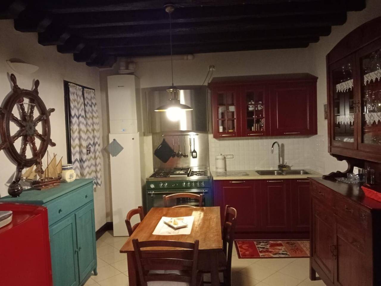 Ganze Wohnung, Traditionelles Haus mit Blick auf die Fischerboote in Chioggia in Chioggia, Venedig Provinz
