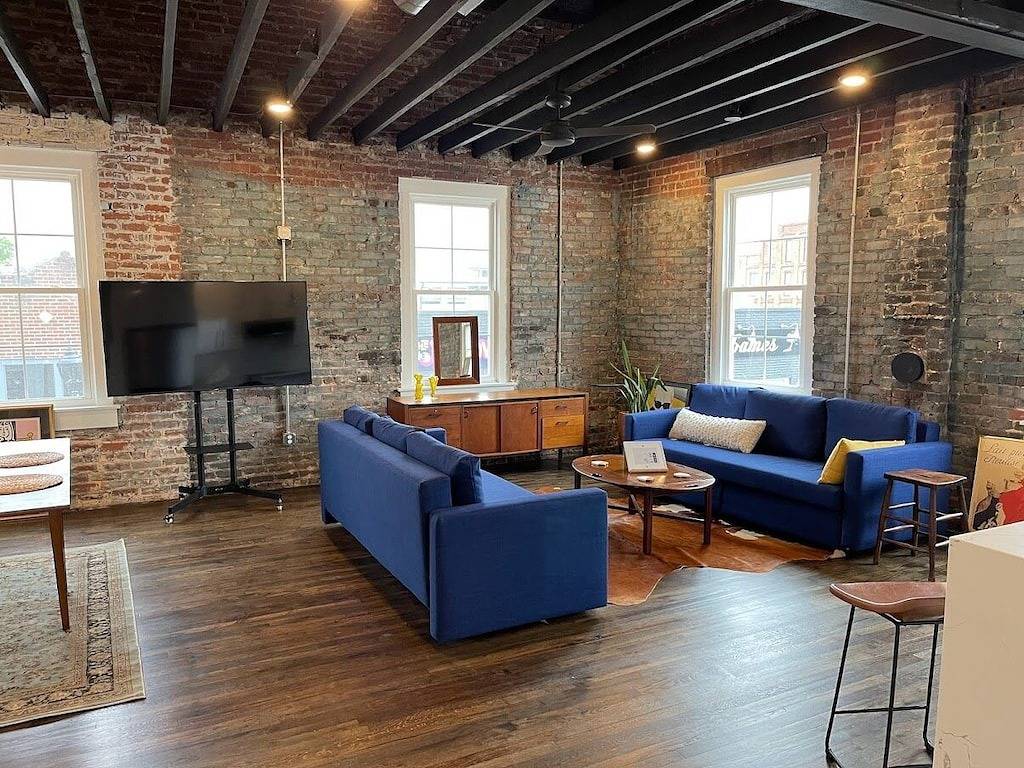 Ganze Wohnung, Stylish 2 Br New Apartment in Downtown Mount Airy (Apt 202) in Mount Airy, Surry County