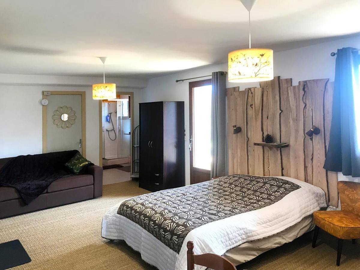 Appartement entier, One-Bedroom Apartment in Chaux-des-Crotenay, Parc naturel régional du Haut-Jura