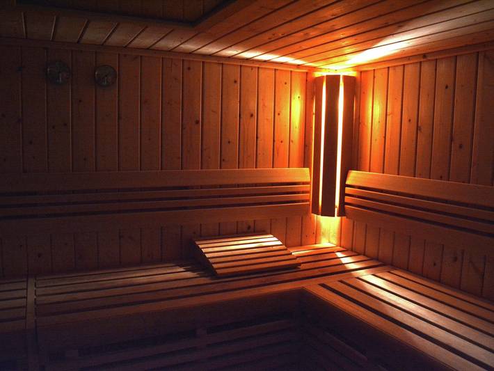 Gîte pour 11 personnes, avec balcon ainsi que piscine et sauna, adapté aux familles à Stoumont - 4
