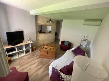 Gîte pour 5 personnes, avec jardin à Cers