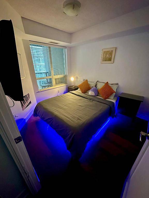 Apartamento vacacional entero, Centro de Torontest acionamiento, gimnasio, piscina, sauna, filtro de agua wifi in Toronto, Lago Ontario (Kanada)