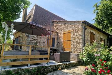 Location de vacances pour 6 personnes, avec jacuzzi et jardin à Audrix