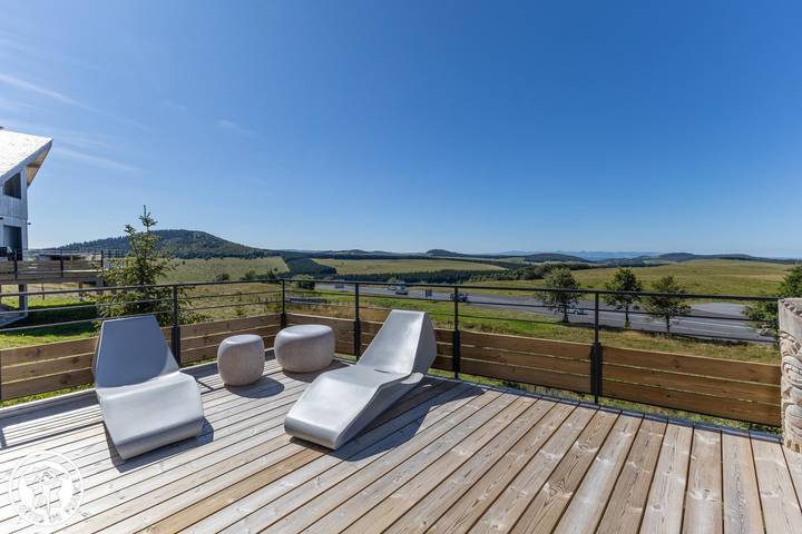 Gîte pour 6 personnes, avec Jacuzzi ainsi que Terrasse et Jardin dans Super Besse - 2