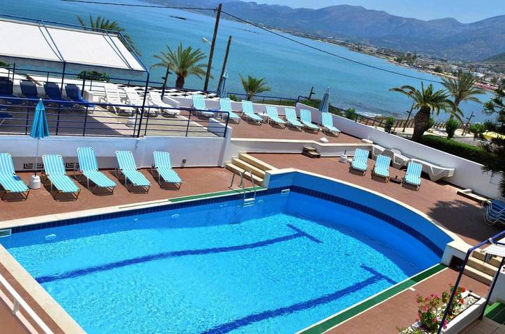 Appart’hôtel pour 2 personnes, avec balcon ainsi que vue et piscine