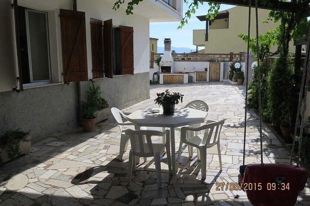 Ganze Wohnung, Villa Maria Three-room apartment with large garden near the sea in La Ciaccia, Valledoria