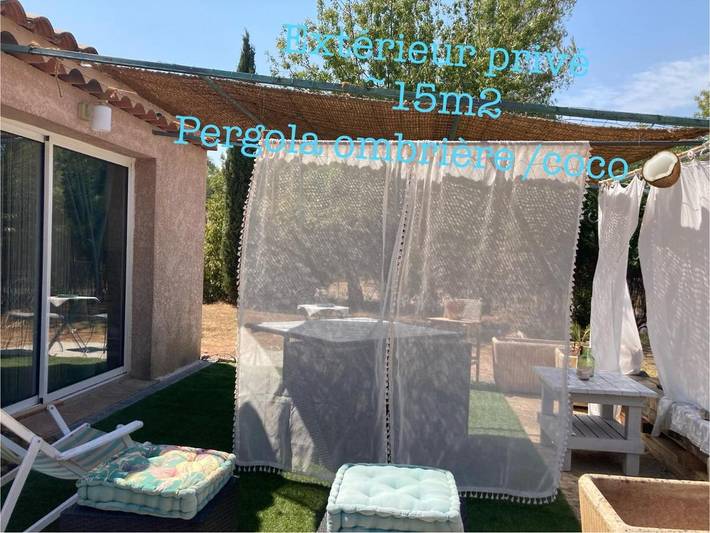 Appartement de vacances pour 3 personnes, avec jardin et piscine, adapté aux familles