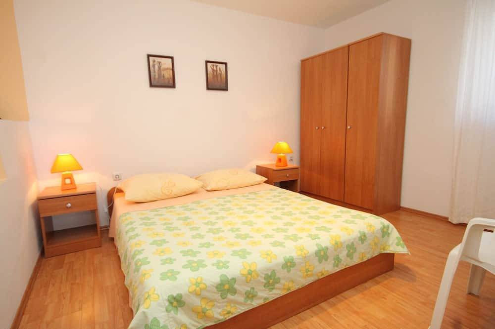 Entire apartment, One bedroom apartment near beach Preko, Ugljan (A-8384-d) in Preko, Ugljan Island