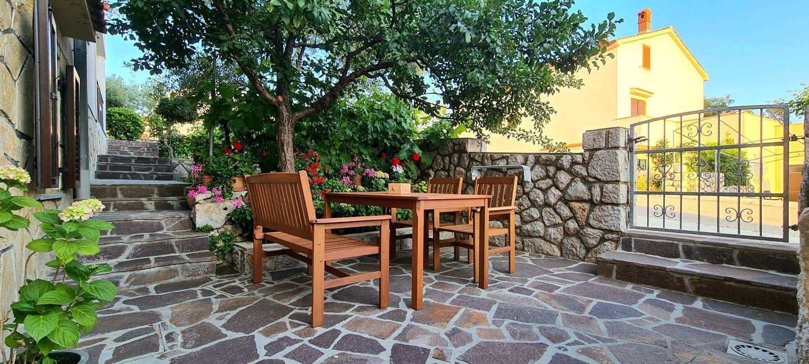 Ganze Wohnung, 1-Zimmer-Ferienwohnung mit Terrasse Cres A-7983-a in Cres Stadt, Cres